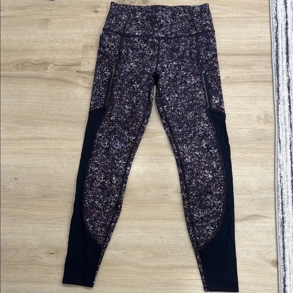 Athleta Rainier Printed mesh tight sandstone athletic leggings - Picture 4 of 9